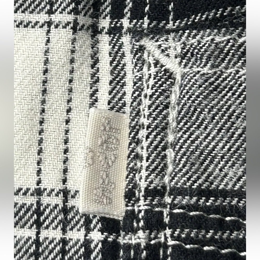 Levi's‎ Boyfriend Fit Button Front Shirt 1X Women’s Size Long Sleeve Black White - Picture 6 of 10